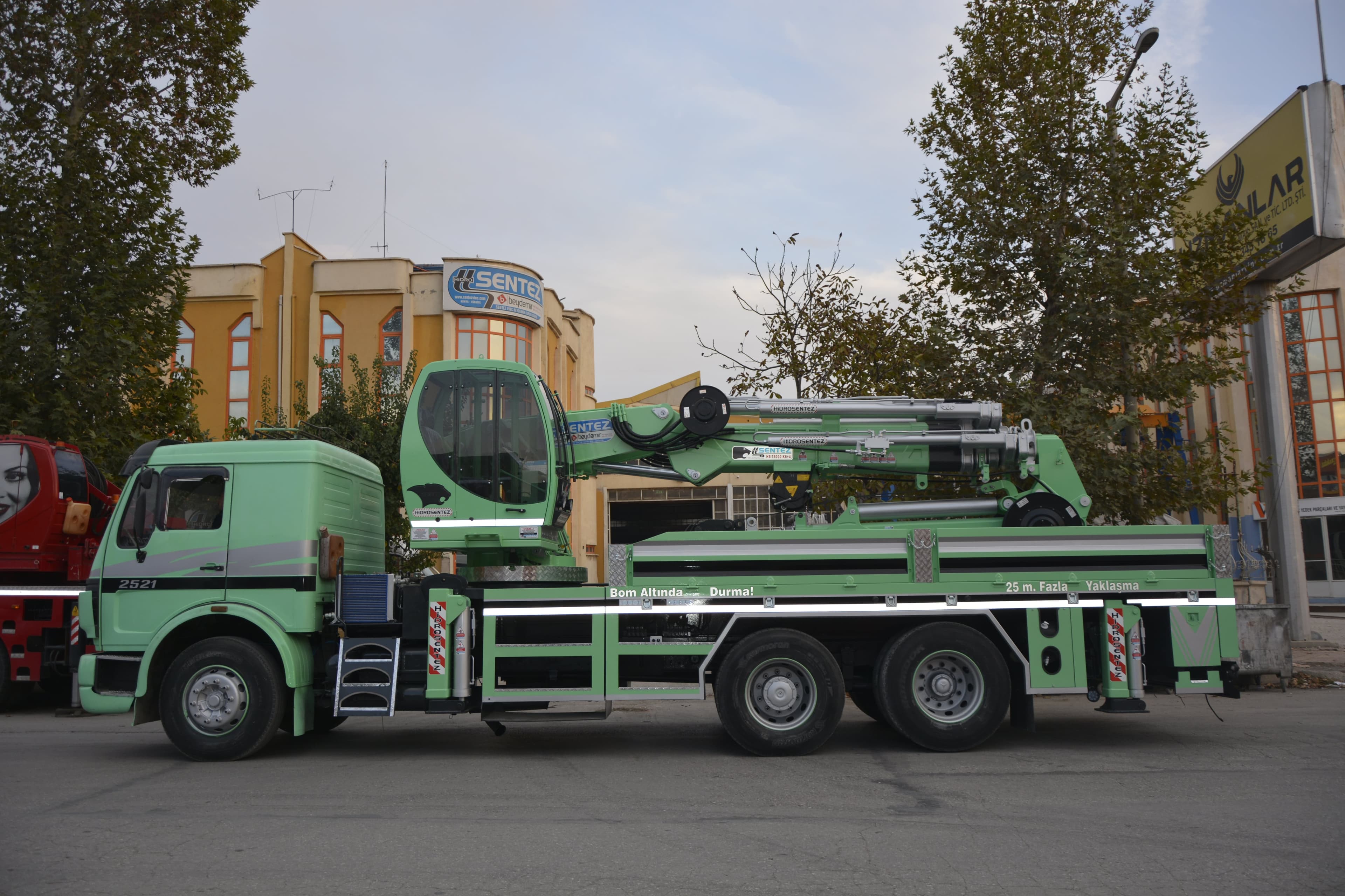 Katlanır Bomlu Vinçler HS 75 L6+L4 (25 TON) kucuk gorsel 2